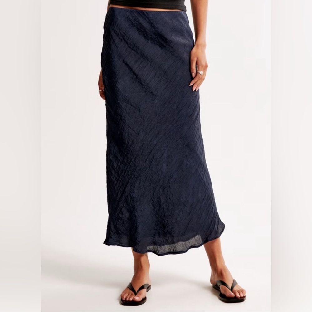 NWT Abercrombie & Fitch Nylon Crinkle Skirt in Light Brown
